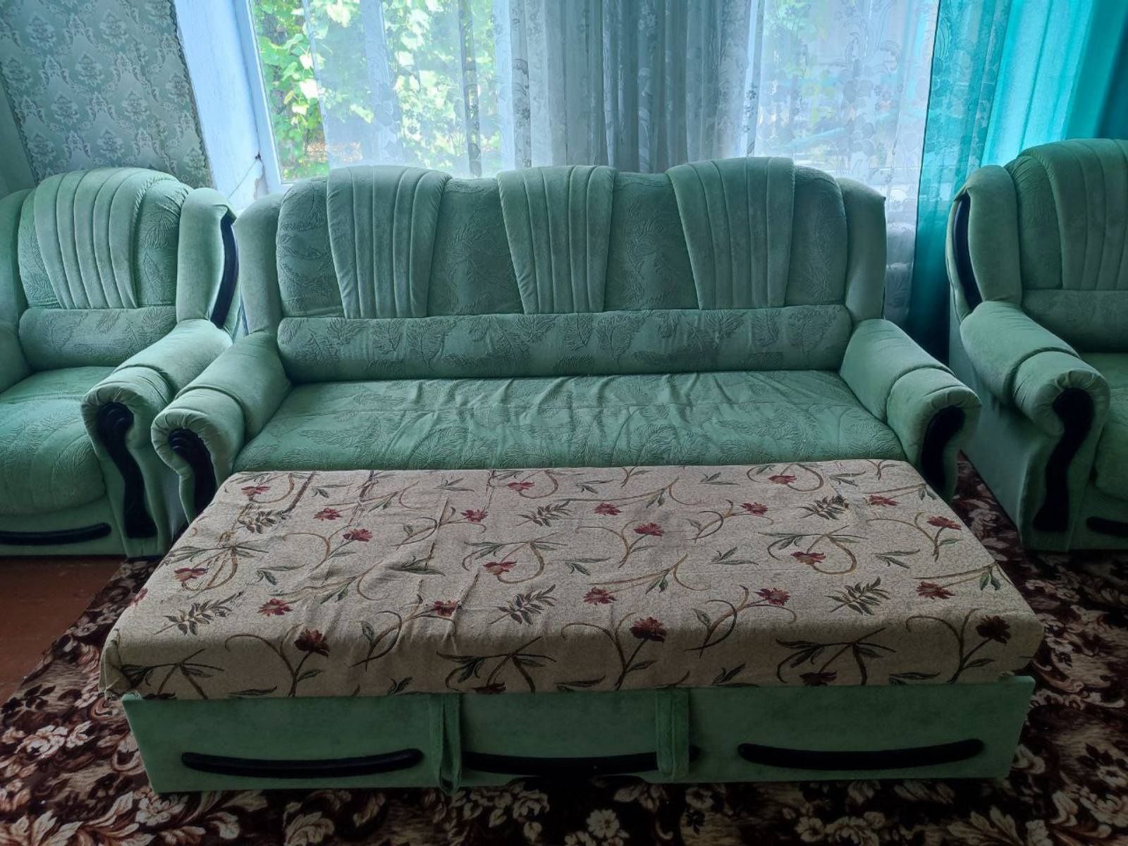 Продам диван+два розкладні крісла