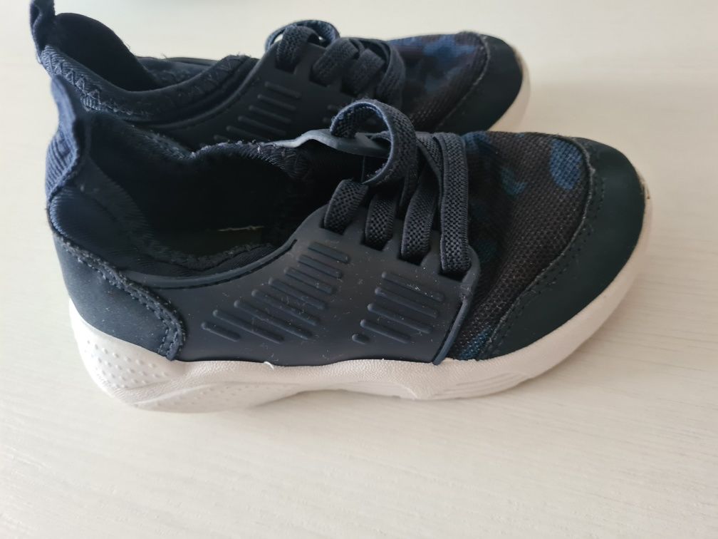 Buty sportowe chłopięce 23