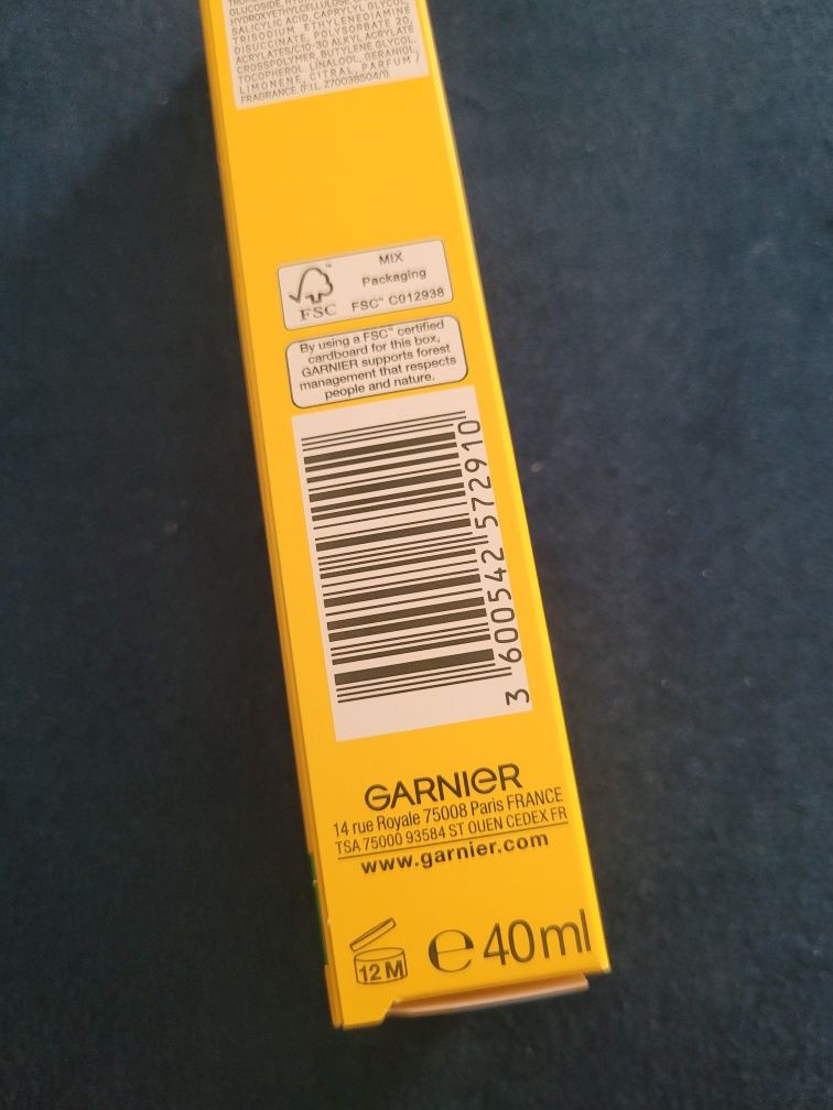 Garnier Vitamin C fluid rozświetlający niewidoczny