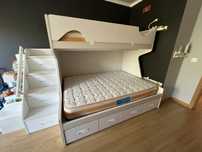 Cama beliche de criança com arrumacao