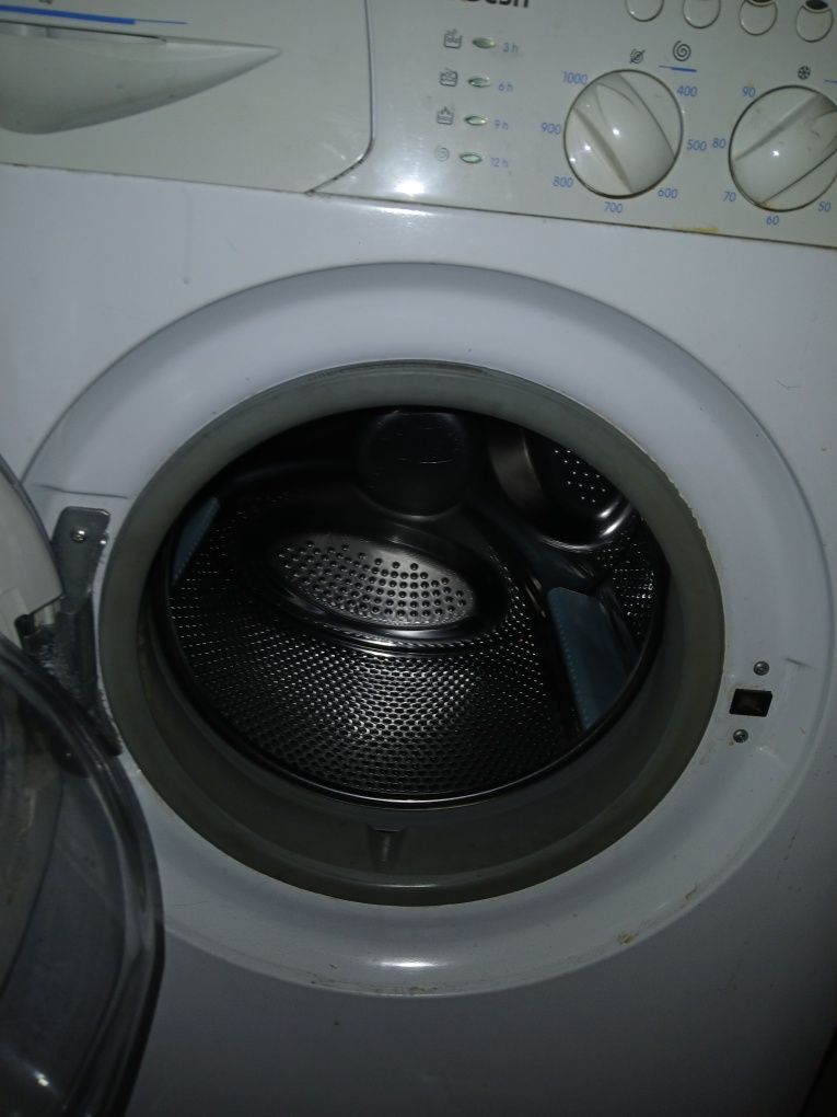 Maquina de lavar roupa marca Indesit
