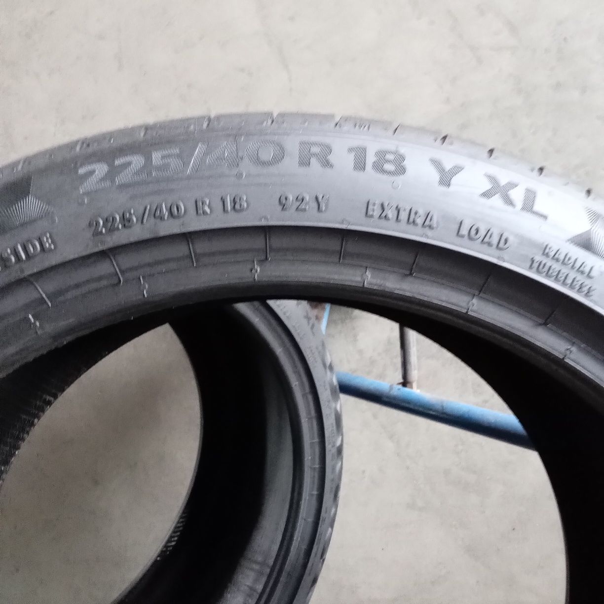 225/40 R 18 92Y XL x 2szt.