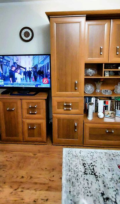 Sprzedam meble pokojowe/ do salonu ze stołem i krzesłami