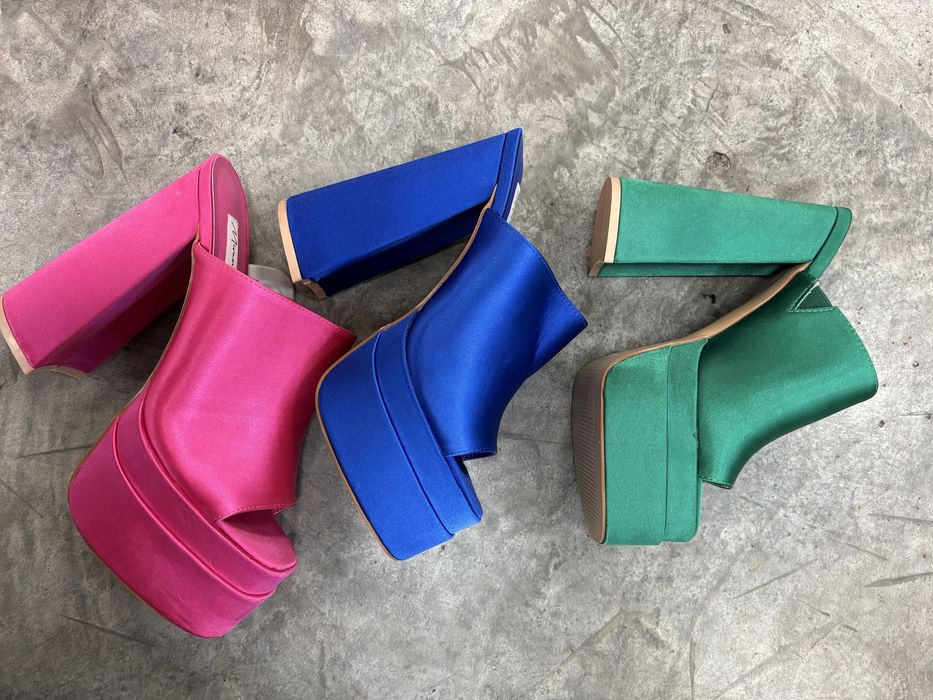 Klapki plato na obcasie na koturnie platformie satyna barbie disco