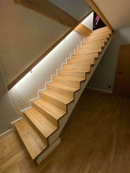 Schody drewniane samonośne i na beton NYSA