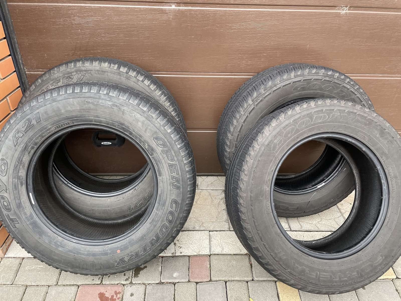 245/65 R17 Шины резина Б/У, Продам резину 2 шт. Скаты Колеса
