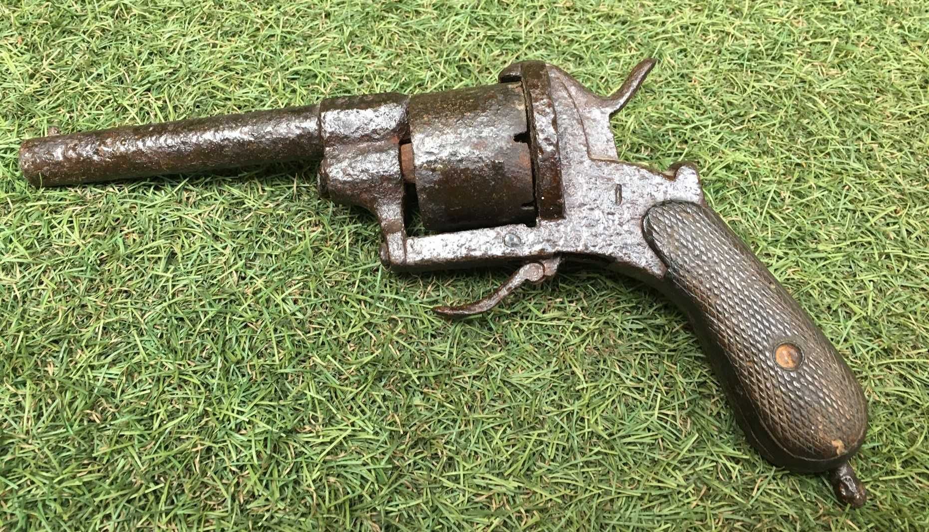 Revolver antigo obsoleto, para coleção