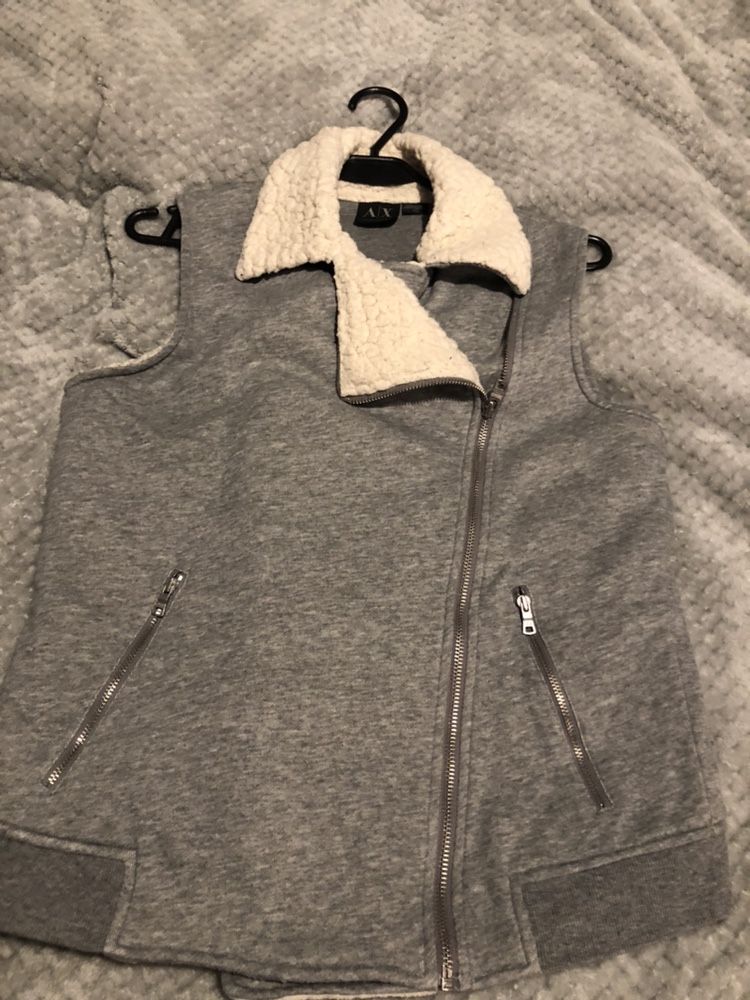 Kamizelka z misiem Armani Exchange. Rozm. M