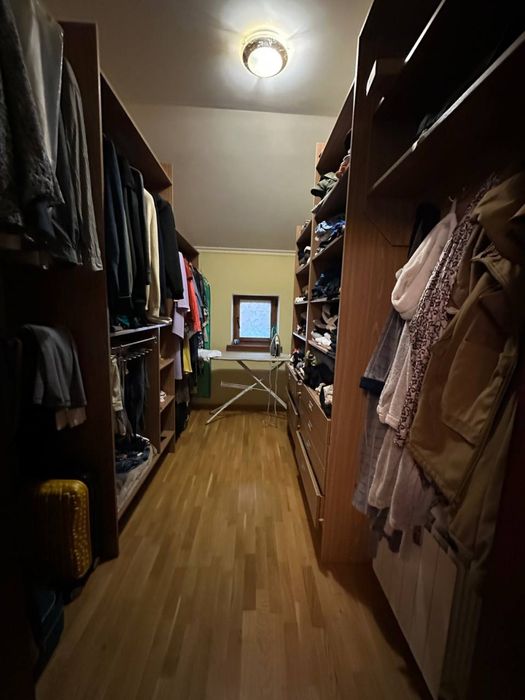 Елітний будинок з басейном , сауною , спортзалом біля Міського Озера