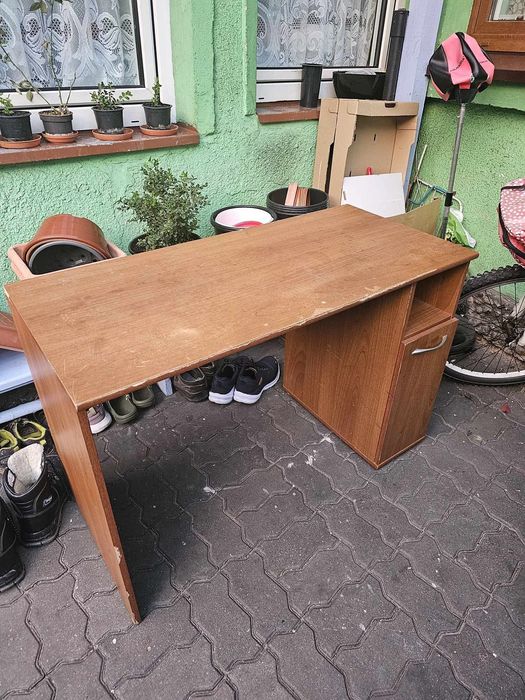 Biurko i duży fotel