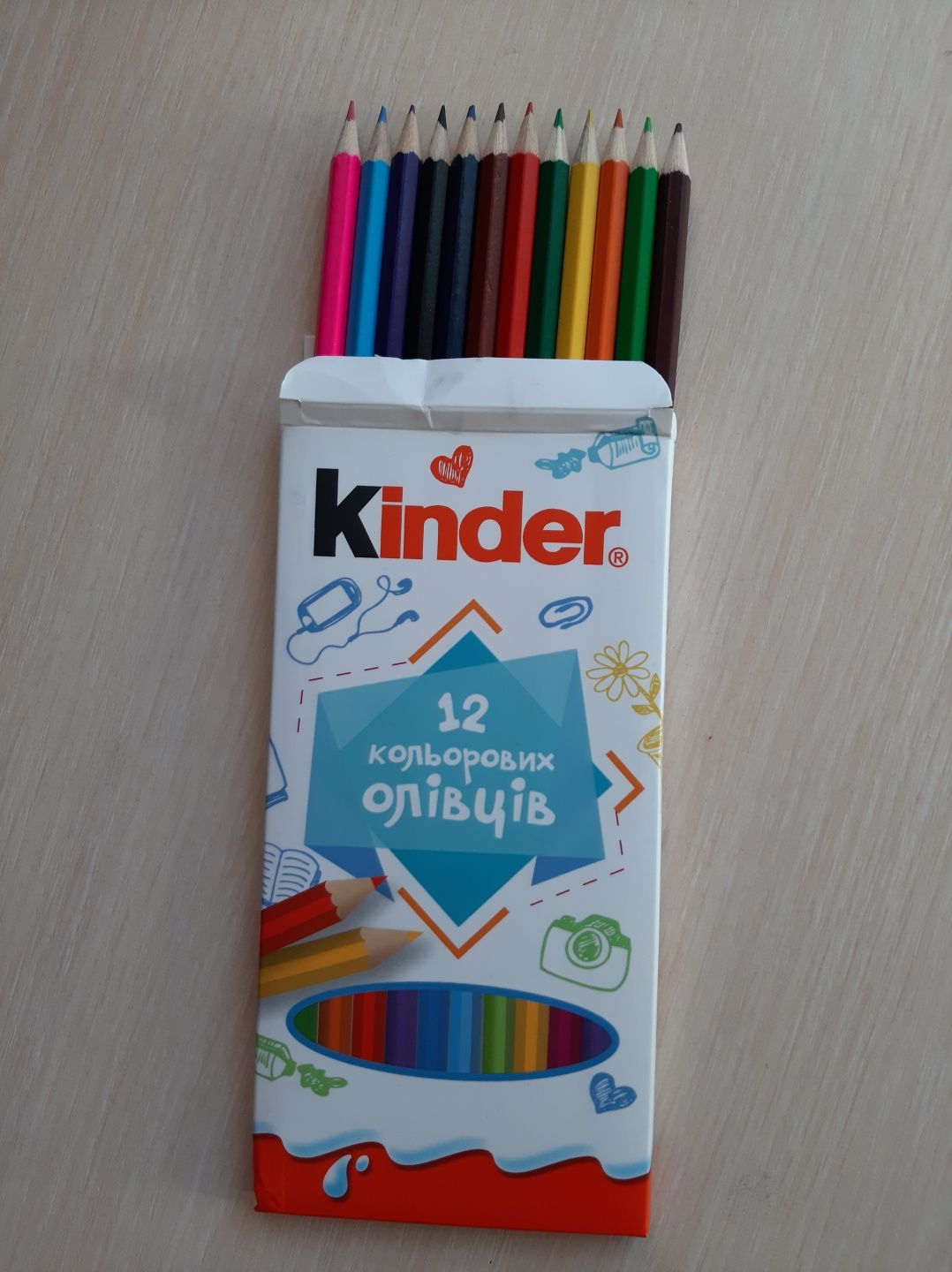 Кольорові олівці kinder 12шт нові