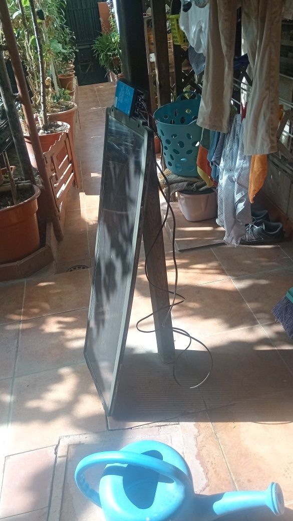 Vendo painel solar.A funcionar.Com controlador.
