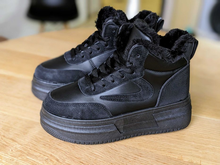 Жіночі теплі зимові черевики з хутром Чорні та Білі кроссовки женские