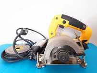 DeWalt DWC410 Przecinarka ręczna do płytek 110 mm na mokro i sucho