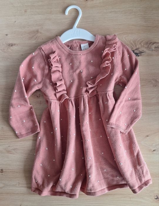 Sukienka sweterkowa 86 H&M falbanki białe kropki
