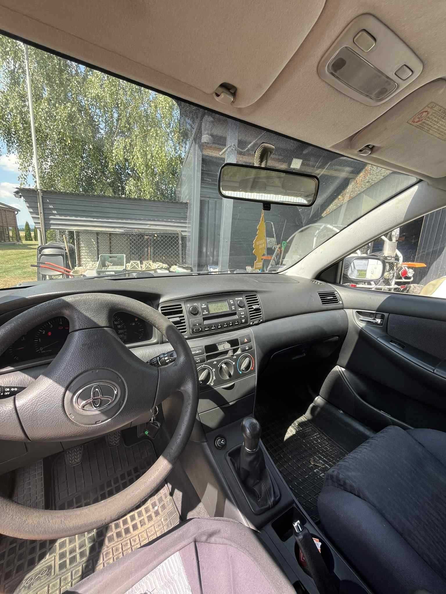 Toyota Corolla srebrna 2002