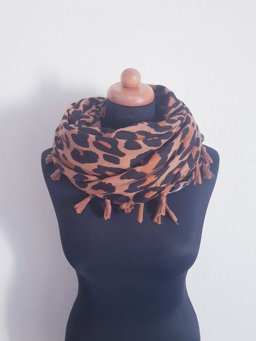 Dlugi szal damski wzor lampart marki Top Vintage