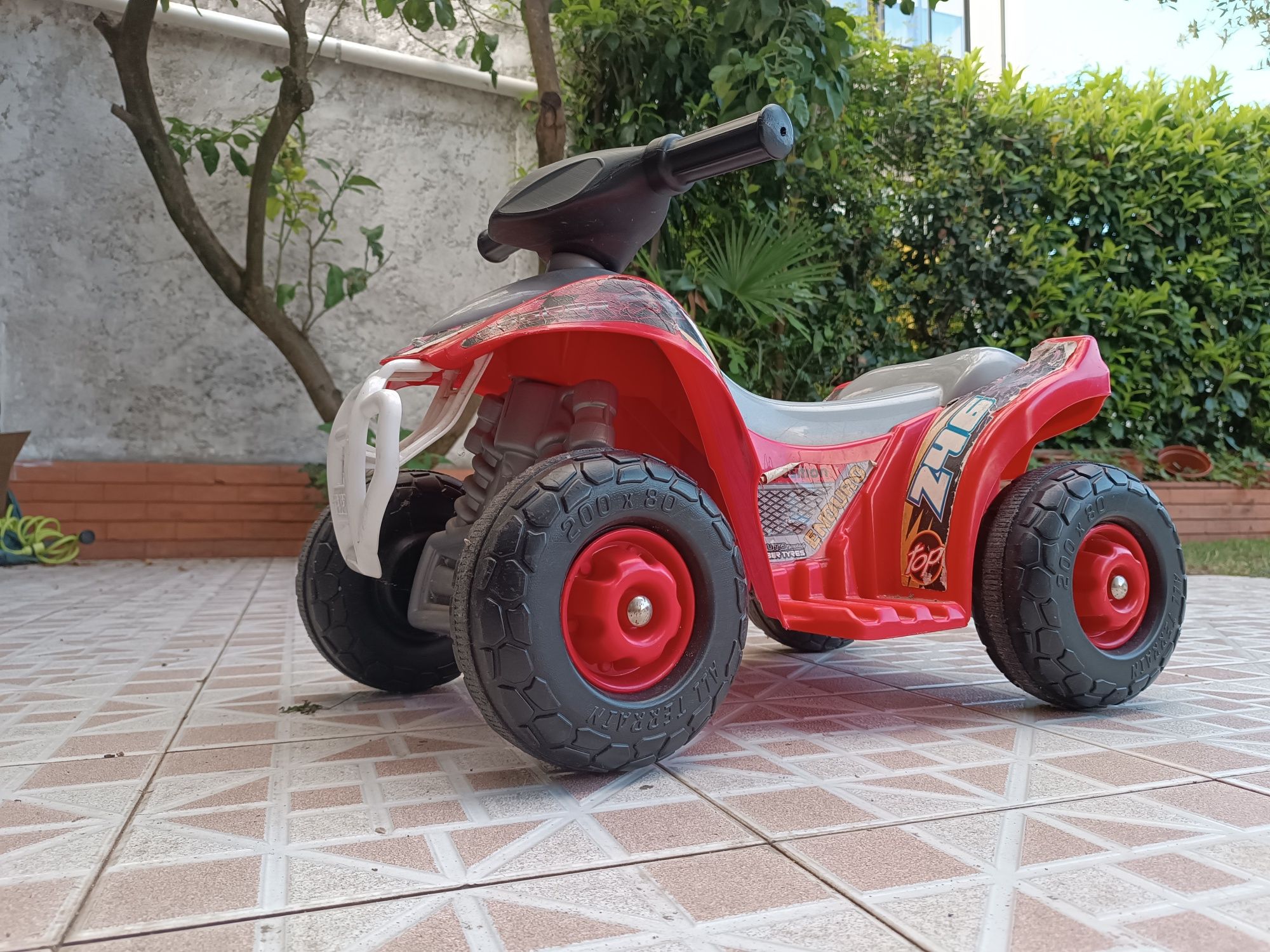 Moto 4 eléctrica