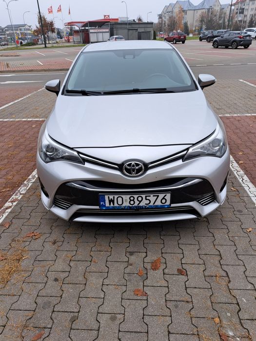 Toyota Avensis 1.8 benzyna 147 KM rok produkcji 2015