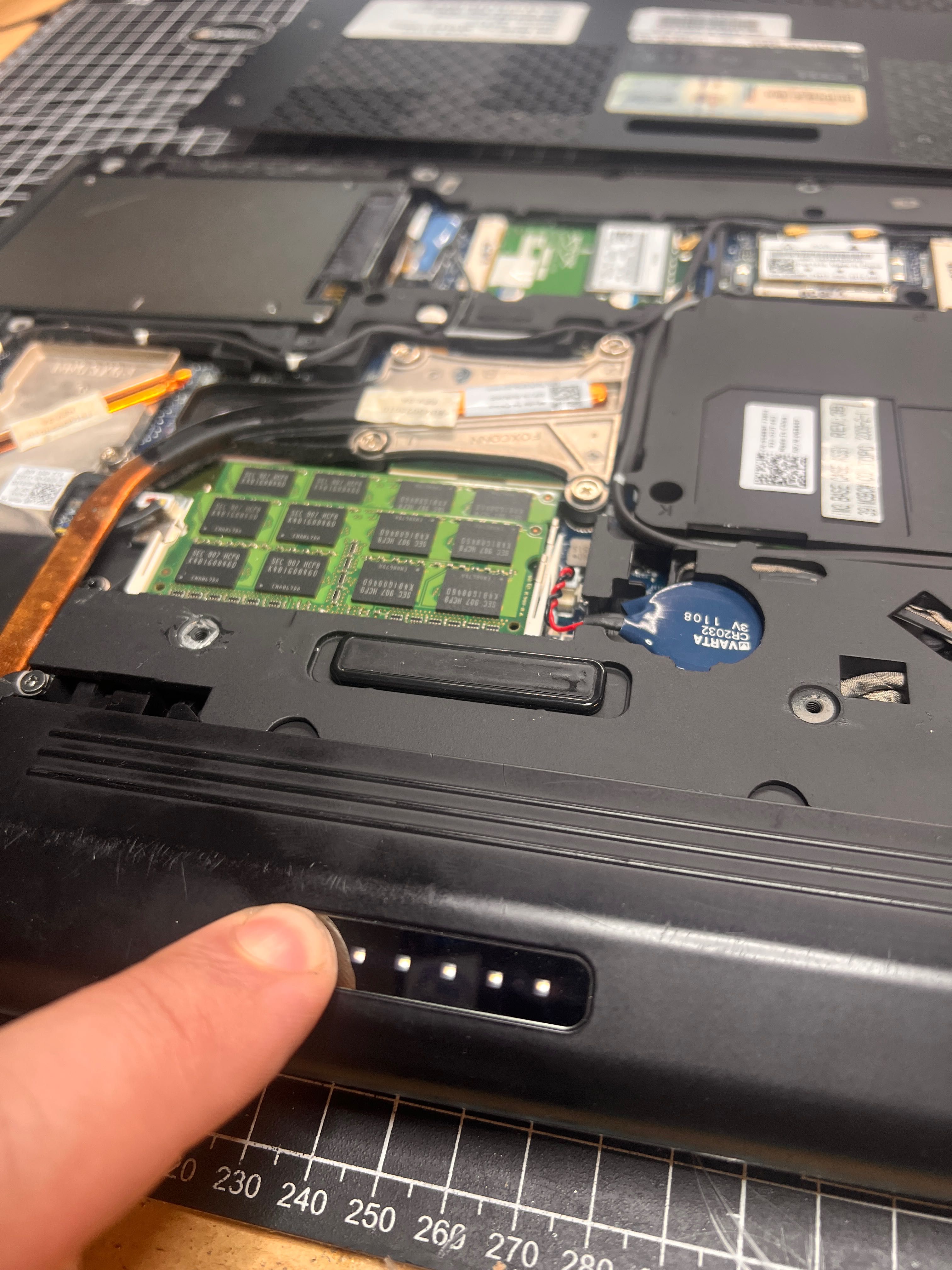 Zabytkowy laptop Dell studio XPS