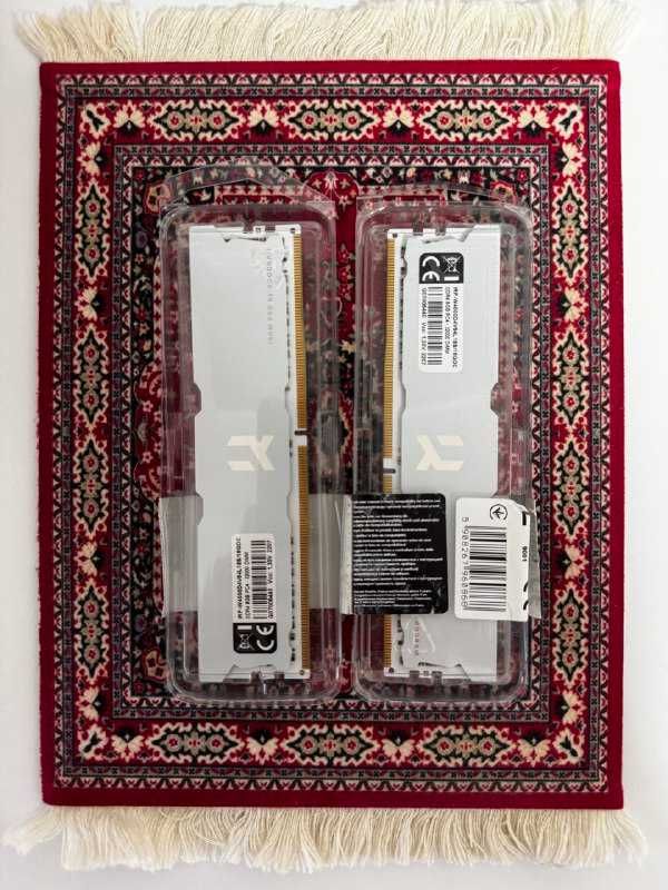 ОЗУ RAM Goodram IRDM PRO White DDR4-4000 IRP-W4000D4V64L18S/16GDC