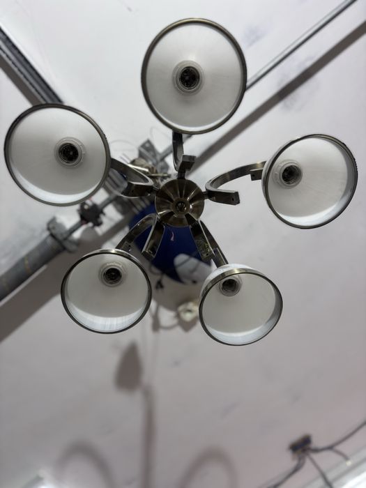 Продам люстру на 5 плафонов