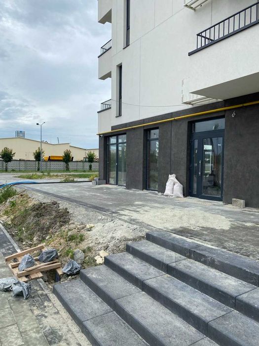 ОРЕНДА МАГАЗИНУ 106кв.м. Городок, кутове, фасадне