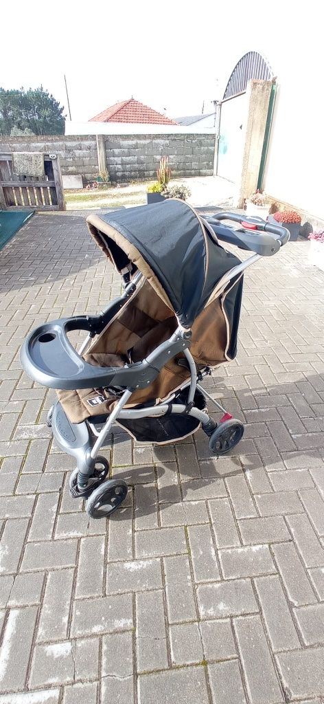 Carrinho de Bebe com cadeira