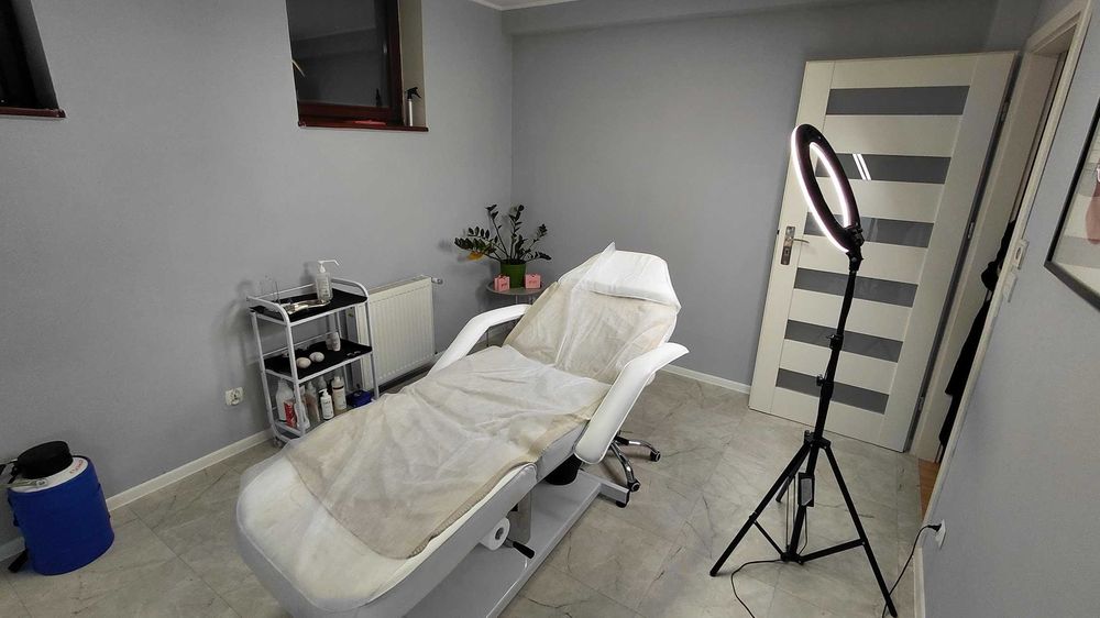 Lokal Żabiniec, korytarz, łazienka, 4 pokoje