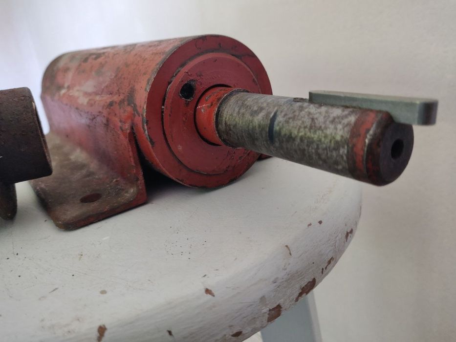 Wałek w rurze grubościennej do piły krajzegi itp