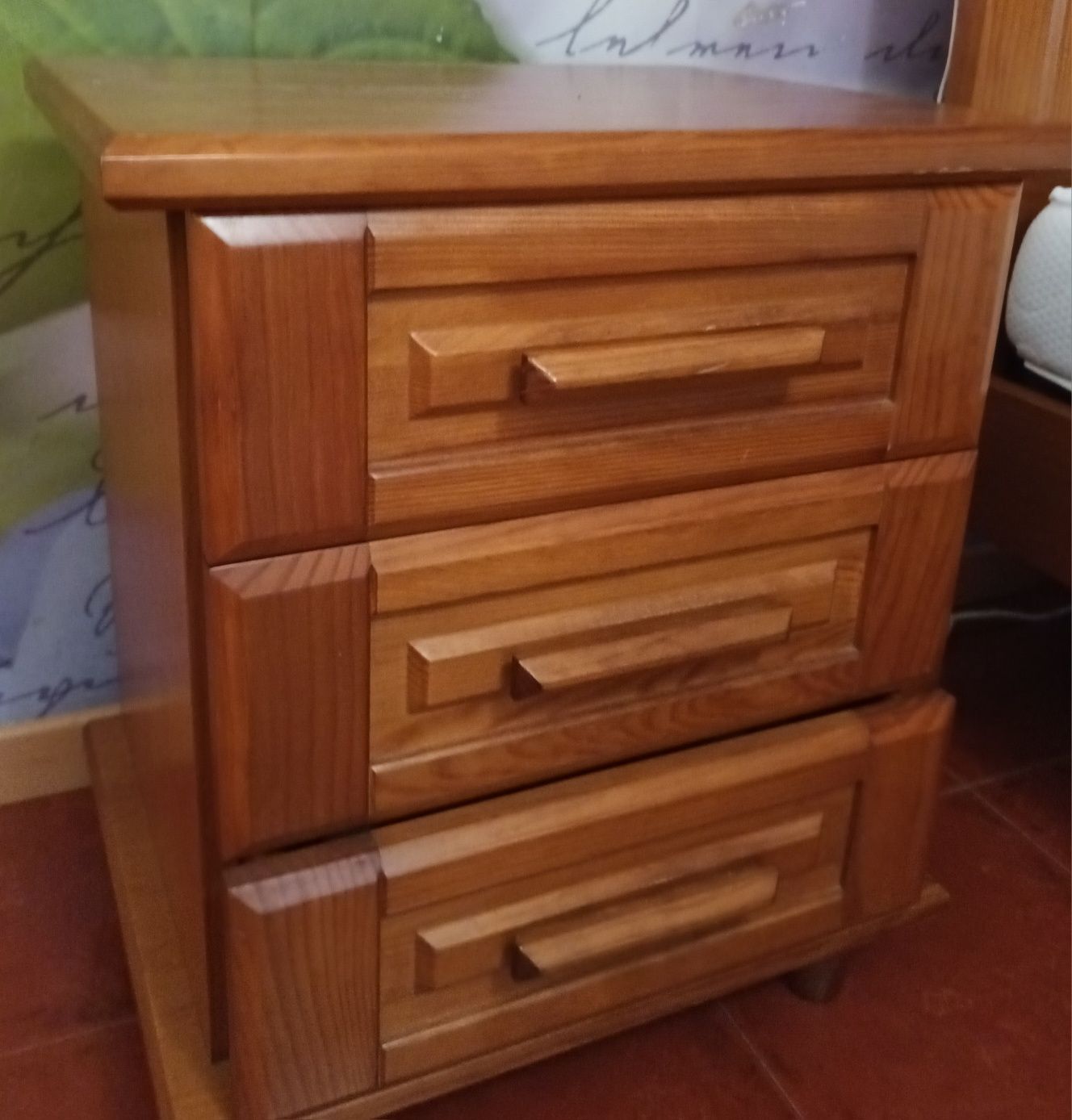 Cama e Mesa de Cabeceira