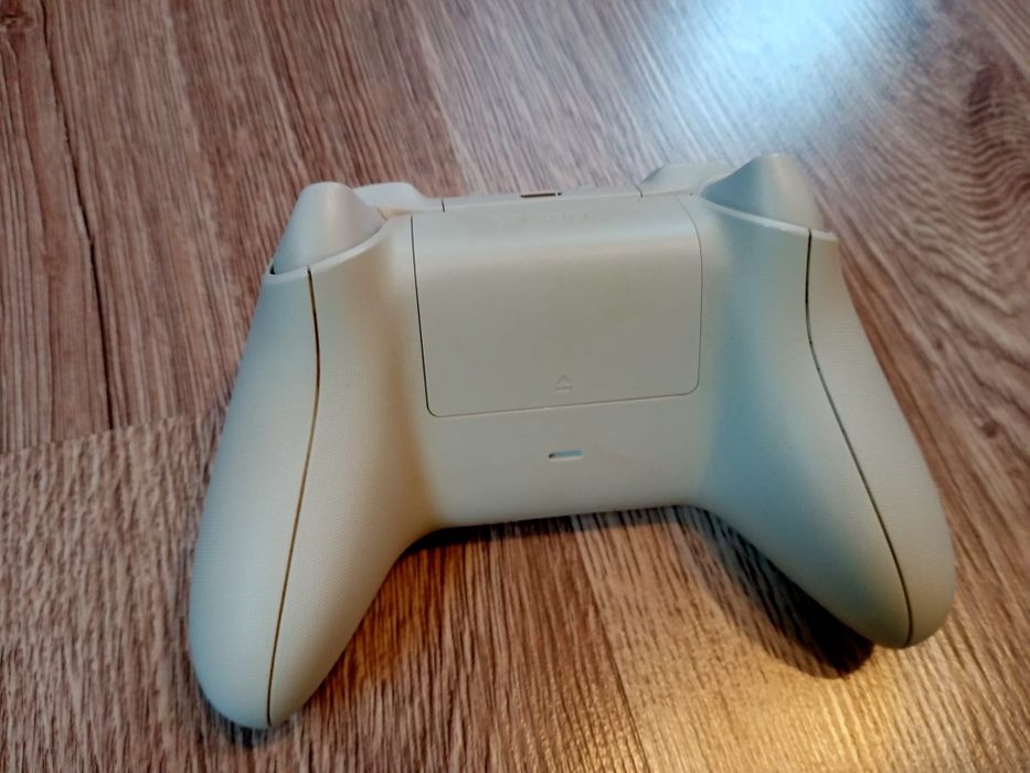 Konsola Xbox series s z dwoma padami