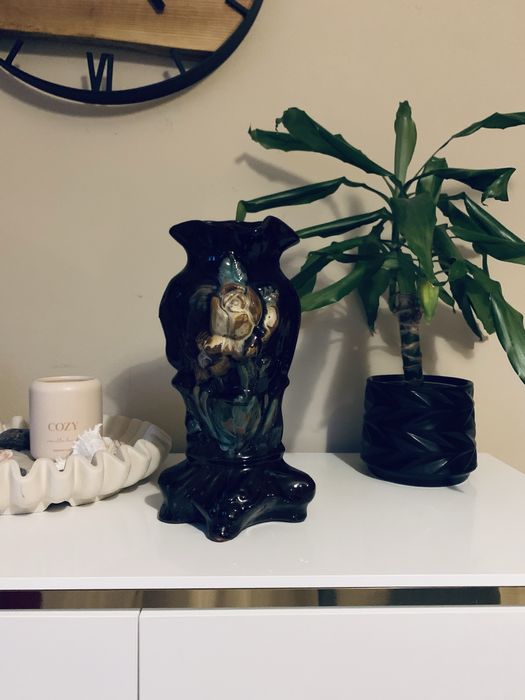 Wazon z różą ceramiczny