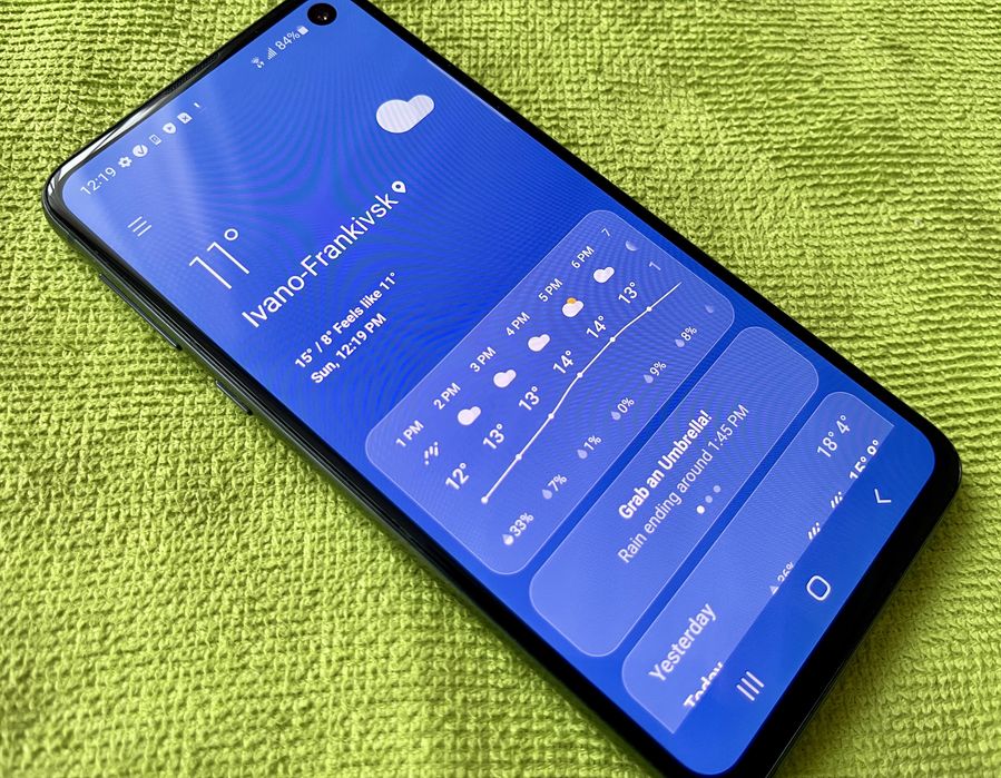 Телефон Samsung Galaxy S10e (2019) 5.8" AMOLED 6Gb 128Gb 3100mAh Black