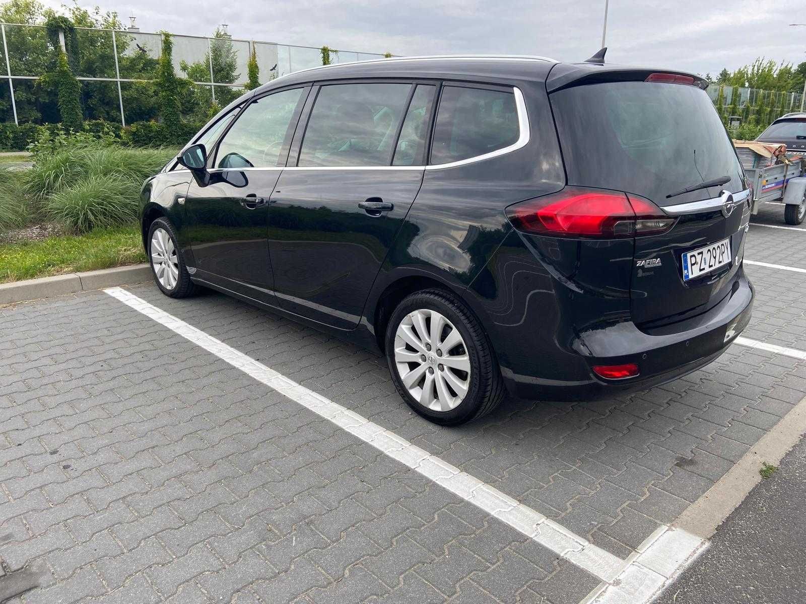 Prywatnie-Opel Zafira bardzo zadbana technicznie i wizualnie. II właś.