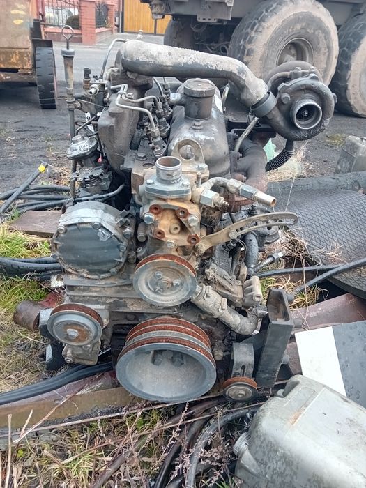 Silnik koparki Hitachi 4cyl. Iveco uszkodzony