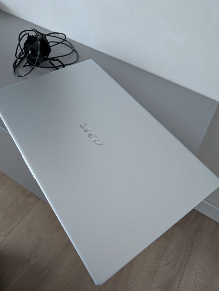 Ноутбук 17.3" Asus VivoBook X712J  i7-1065G7 / 16 GB DDR4 / 512 GB SSD