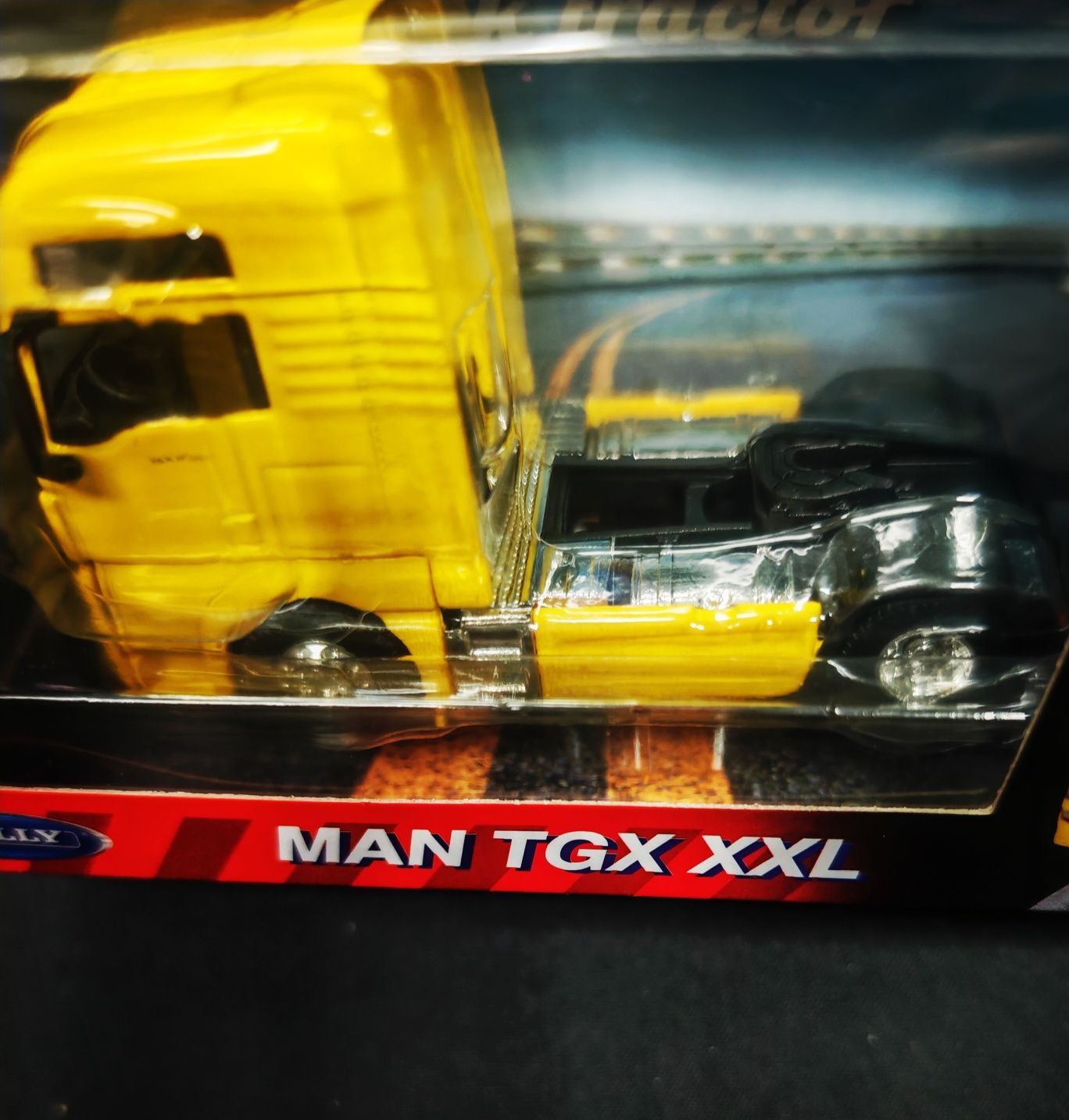 Man TGX XXL yellow 1:64  Welly Dromader ciągnik siodłowy