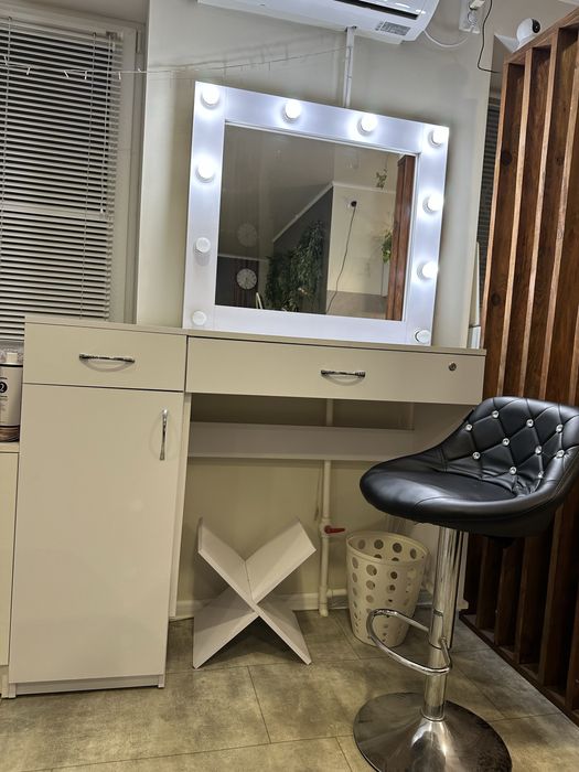 Стіл візажний бровіста