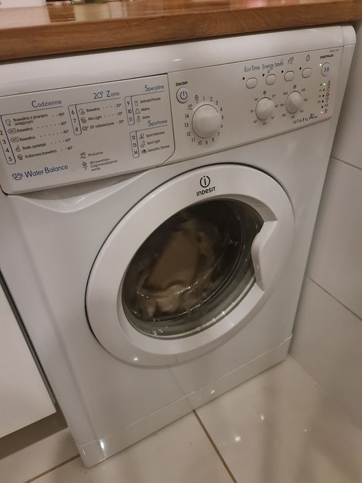 Pralka automatyczna Indesit slim.