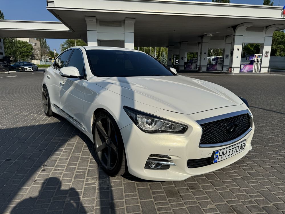 Продам Infiniti Q50 2.2 дизель 2015 год