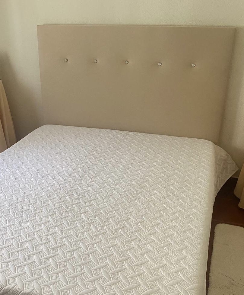 Cama de casal com colção incluido