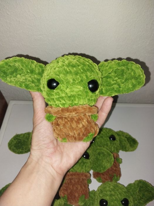 В'язана м'яка плюшева іграшка амігурумі  "бебі Йода",