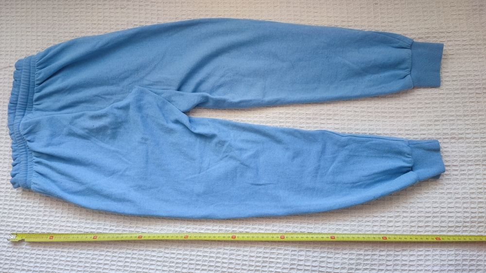 Bluza z kapturem i spodnie dresy 158