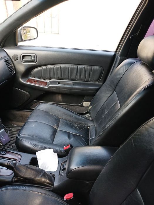 Автомобіль Nissan Maxima 1998