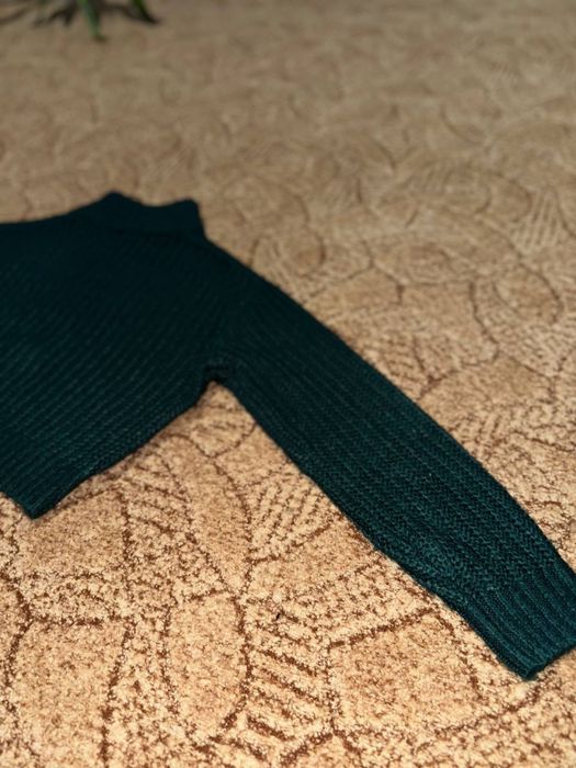 Светр укорочений