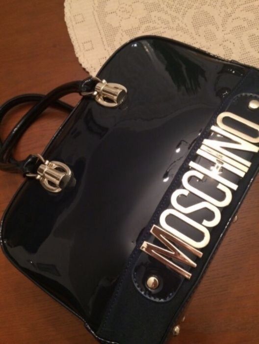 MOSCHINO torebka lakierowana