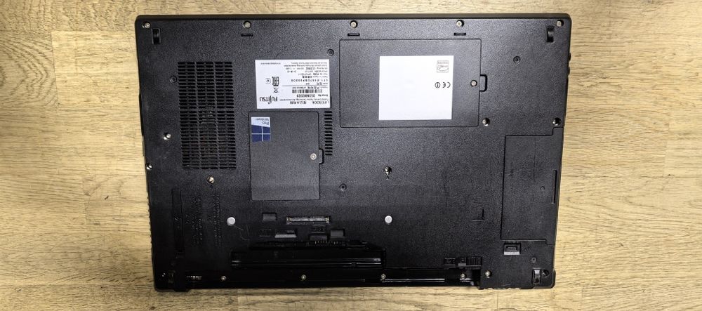 Ноутбук Fujitsu Lifebook E557/i5-7200u/Ram 8gb DDR4/SSD 120gb/Windows