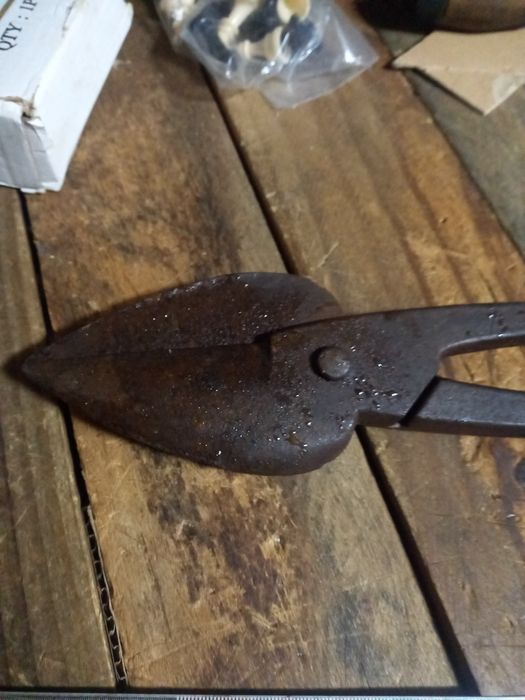 Tesoura Antiga de cortar chapa.