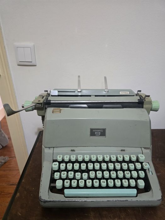 Máquina de escrever Hermes